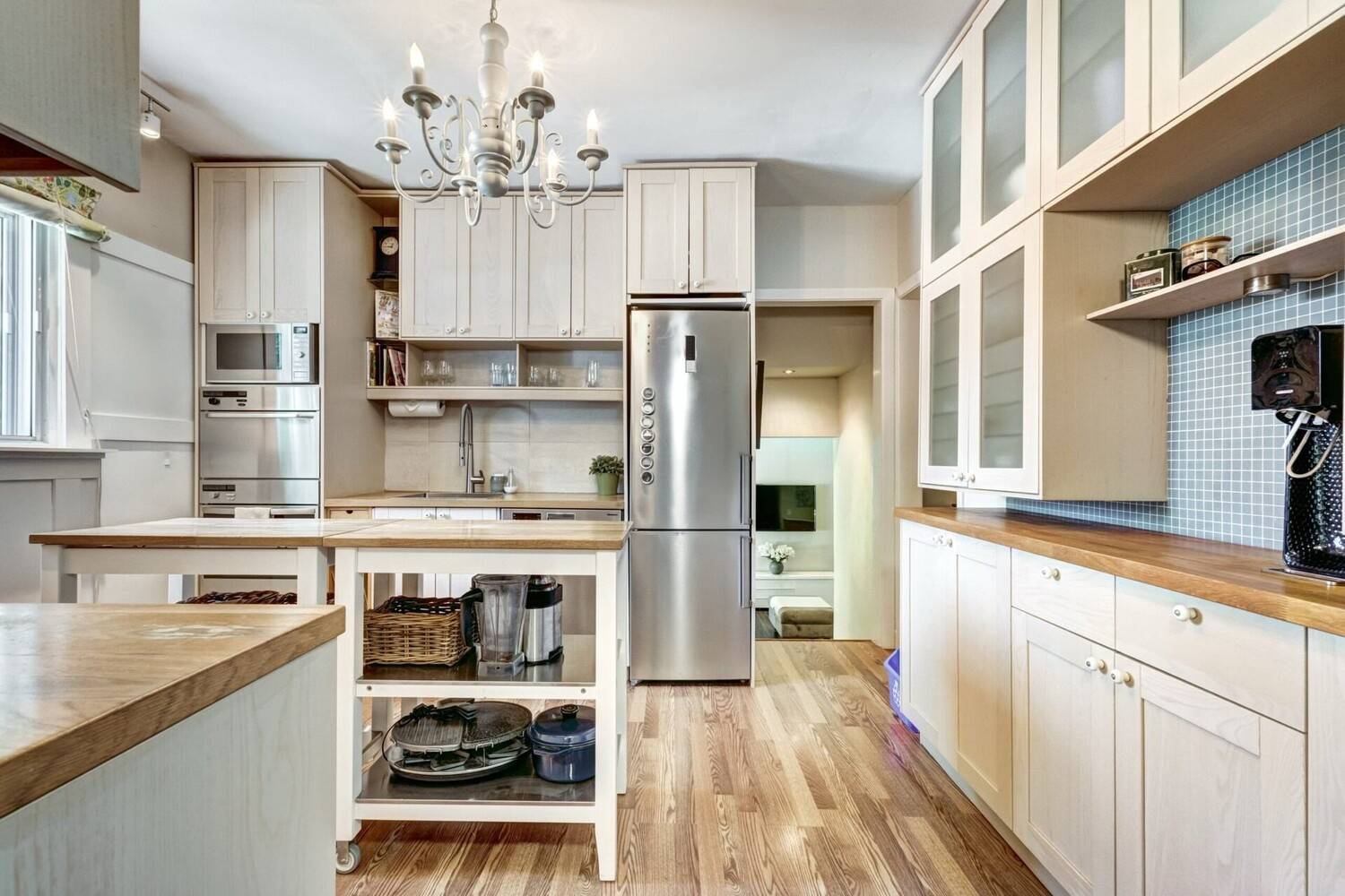 beautiful-canadian-house-in-montreal-s-suburb-2026-01-11-08-45-18-utc@0.5x